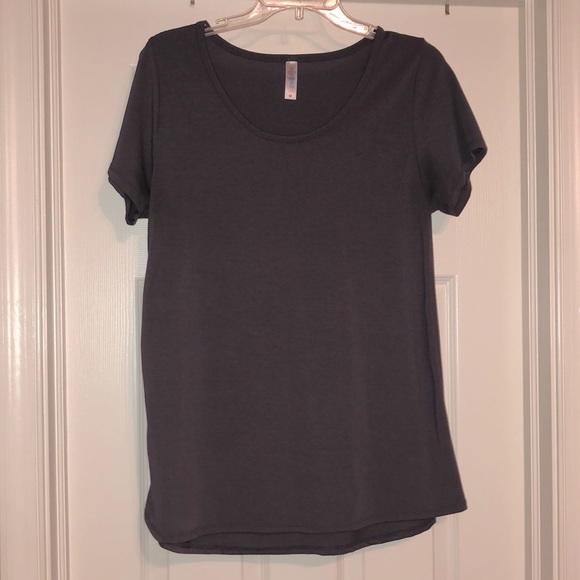 LuLaRoe Classic T - Picture 1 of 4